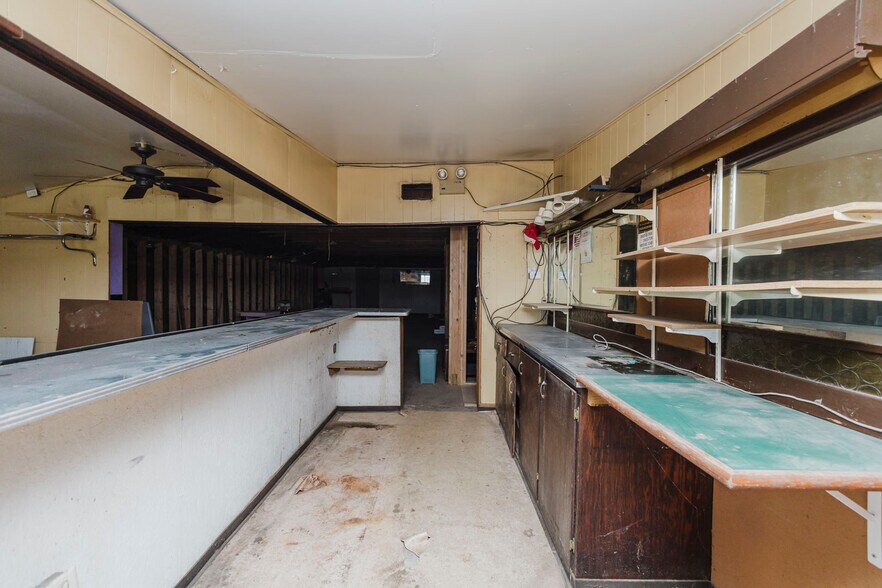 More Photos Of 1610 W 6th Ave, El Dorado General Retail For Sale