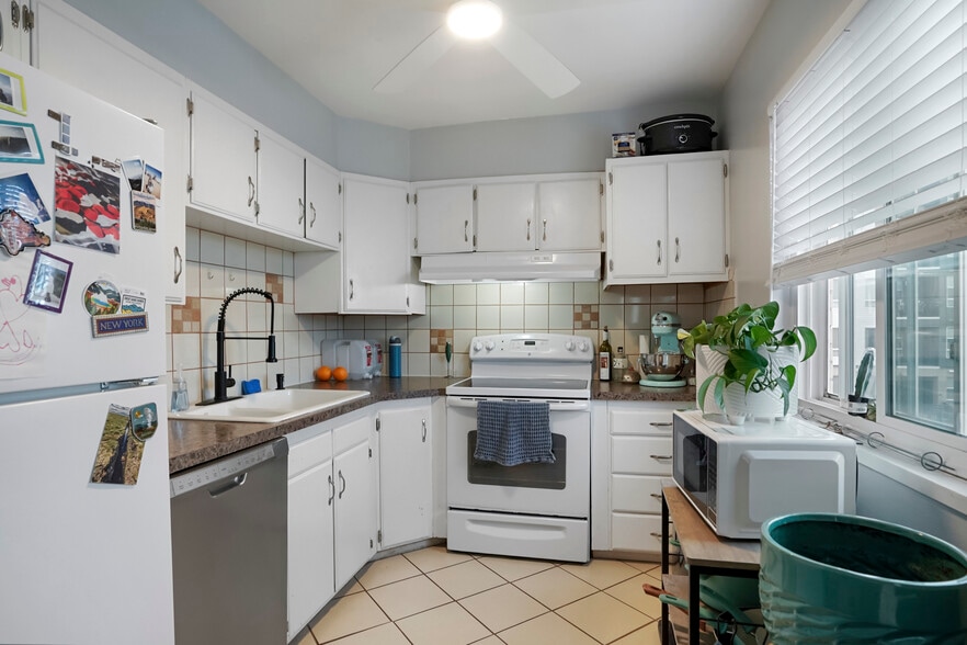 More Photos Of 3650 S Lincoln St, Englewood Apartments For Sale