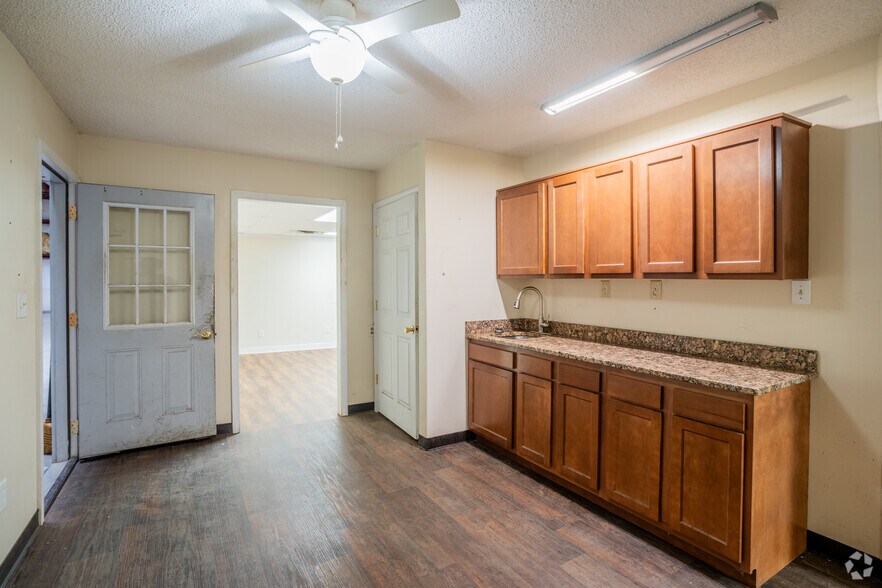 More Photos Of 9296 S Main St, Jonesboro Service For Sale