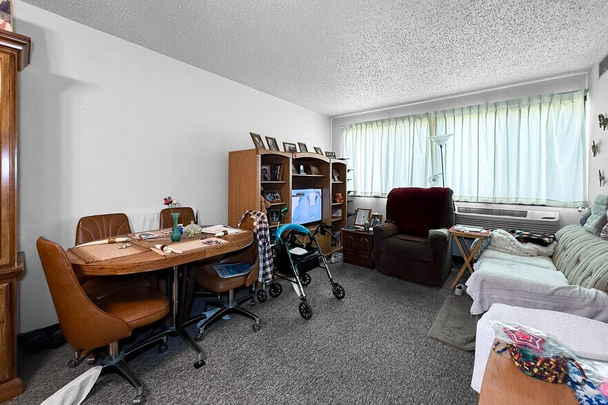 More Photos Of 704 E Mapleleaf Dr, Mount Pleasant Apartments For Sale