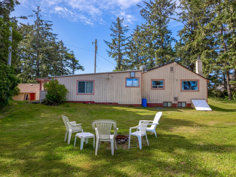 More Photos Of 2624 Neawanna St, Seaside Specialty For Sale
