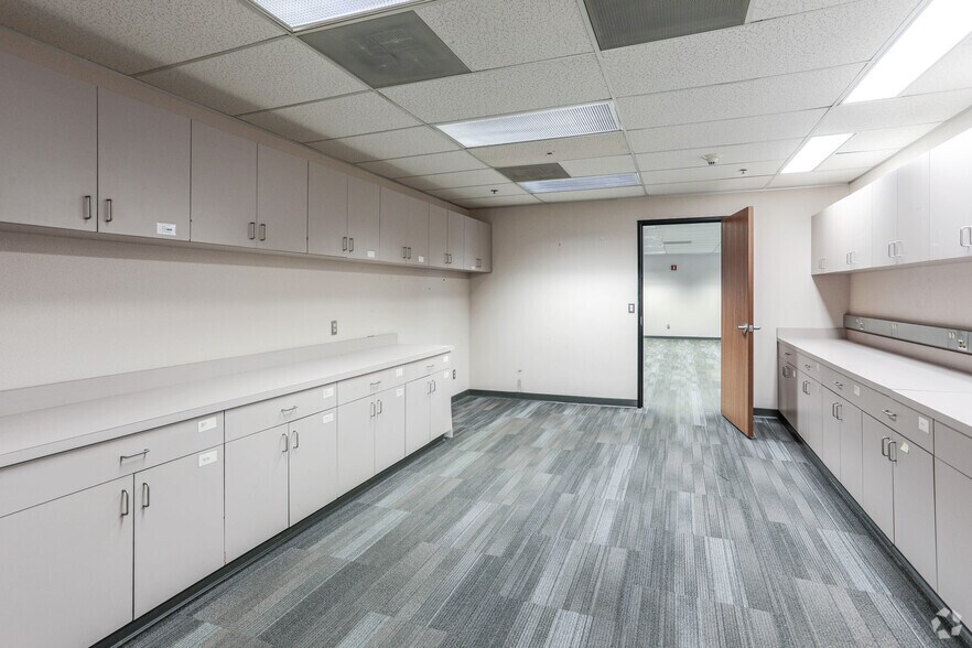 More Photos Of 16500 W 12 Mile Rd, Southfield Office For Lease