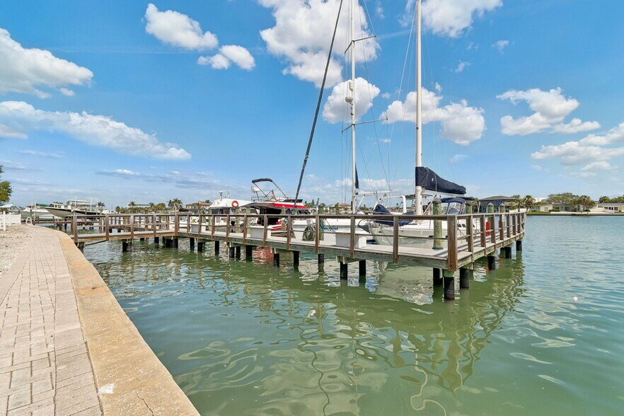 More Photos Of 2307 Bay Blvd, Indian Rocks Beach Apartments For Sale