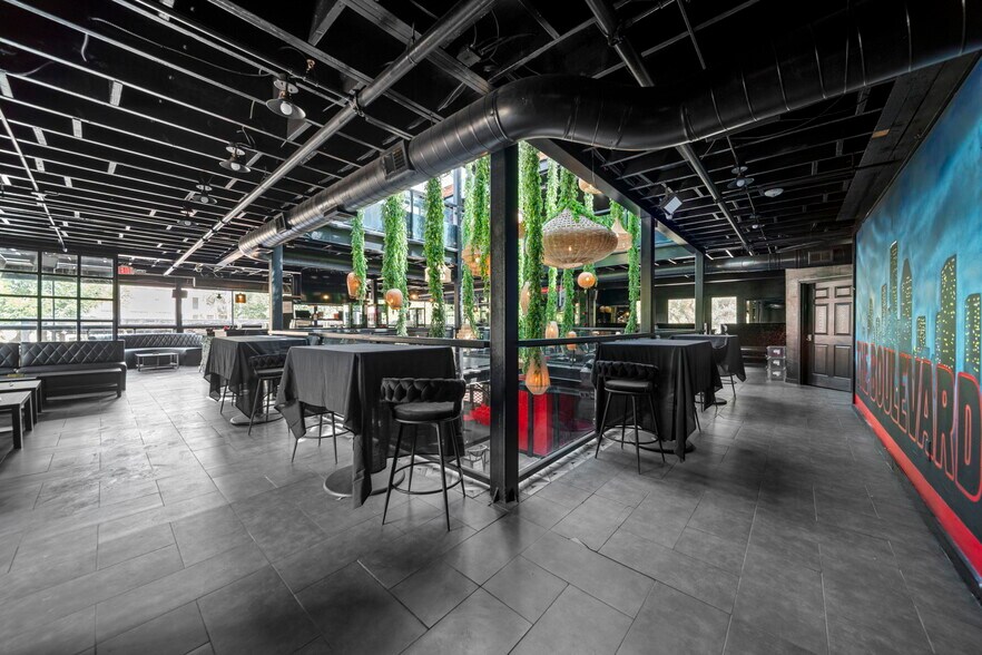 More Photos Of 1916 Baldwin St, Houston Bar For Sale