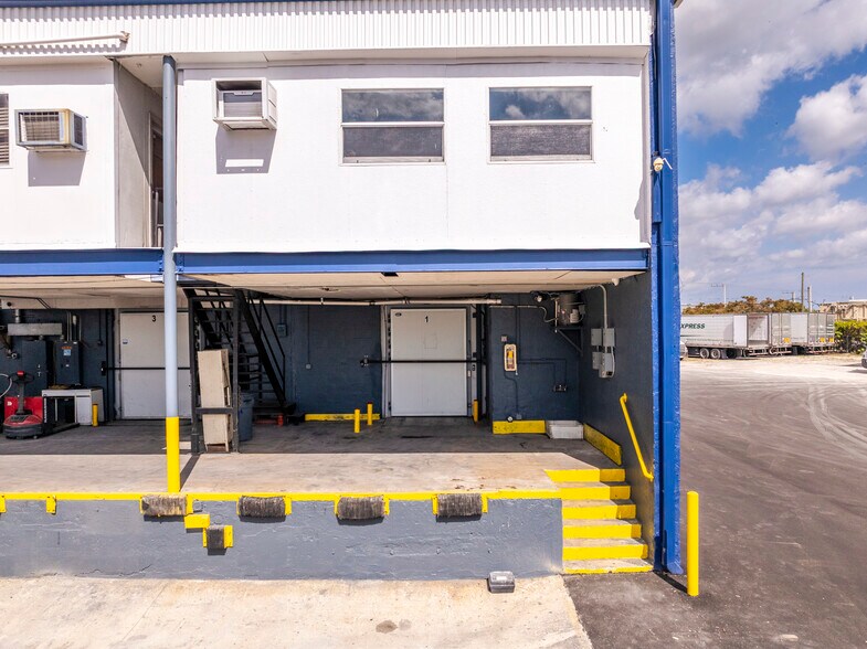 More Photos Of 500 NE 185th St, Miami Refrigeration Cold Storage For Sale