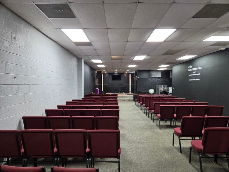 More Photos Of 8831-8869 Walker Mill Rd, Capitol Heights Warehouse For Lease