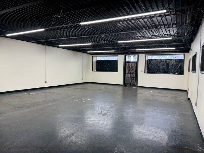 More Photos Of 2390 Lamar Ave, Memphis Office For Sale