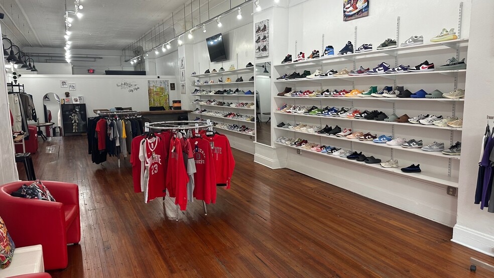 More Photos Of 457-459 N High St, Columbus Storefront Retail Residential For Lease