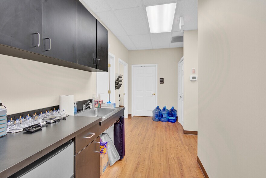 More Photos Of 460 S Main St, Davidson Medical For Lease