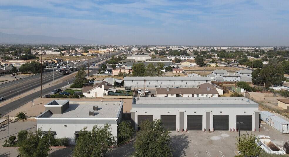 More Photos Of 15788 Bear Valley Rd, Victorville Freestanding For Lease