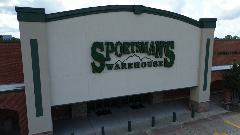 More Photos Of 300 Kensington Blvd, Slidell Freestanding For Sale