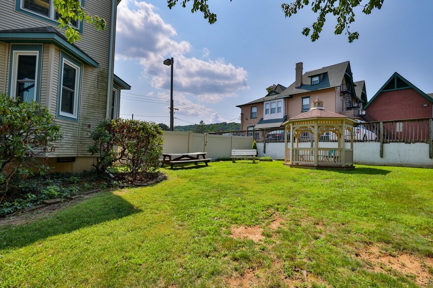More Photos Of 541 Seneca St, Fountain Hill Healthcare For Sale