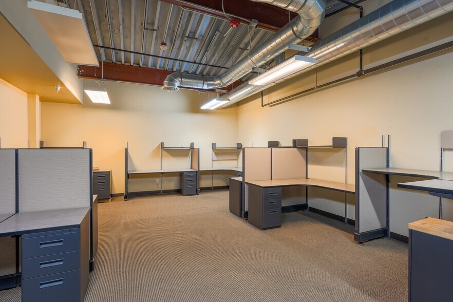 More Photos Of 4212 W Sunset Blvd, Spokane Flex For Sale