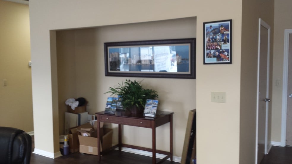 More Photos Of 1743 Independence Blvd, Sarasota Light Distribution For Lease