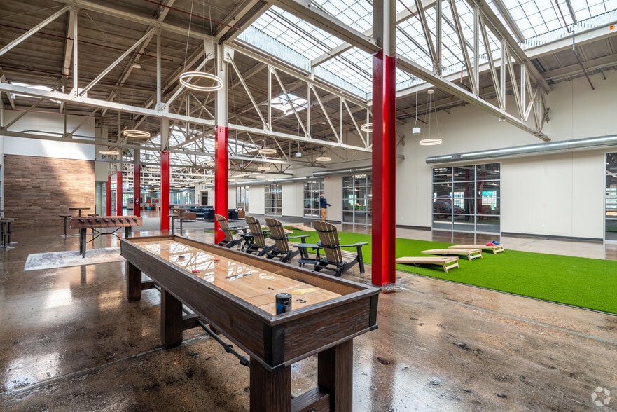 More Photos Of 2550 University Ave W, Saint Paul Unknown For Lease