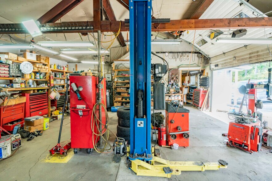 More Photos Of 2811 NY-82, Pleasant Valley Manufacturing For Sale