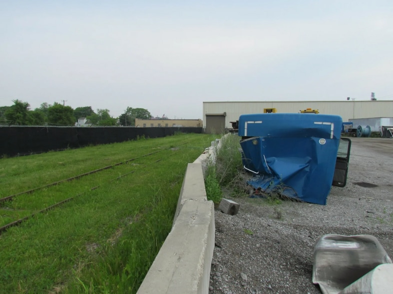 More Photos Of 17065 Hess St, Melvindale Manufacturing For Sale