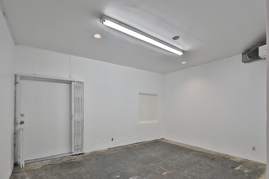 More Photos Of 853-857 N La Cienega Blvd, West Hollywood Restaurant For Lease