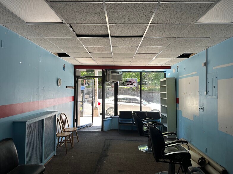 More Photos Of 677 Main St, New Rochelle Storefront Retail Office For Lease
