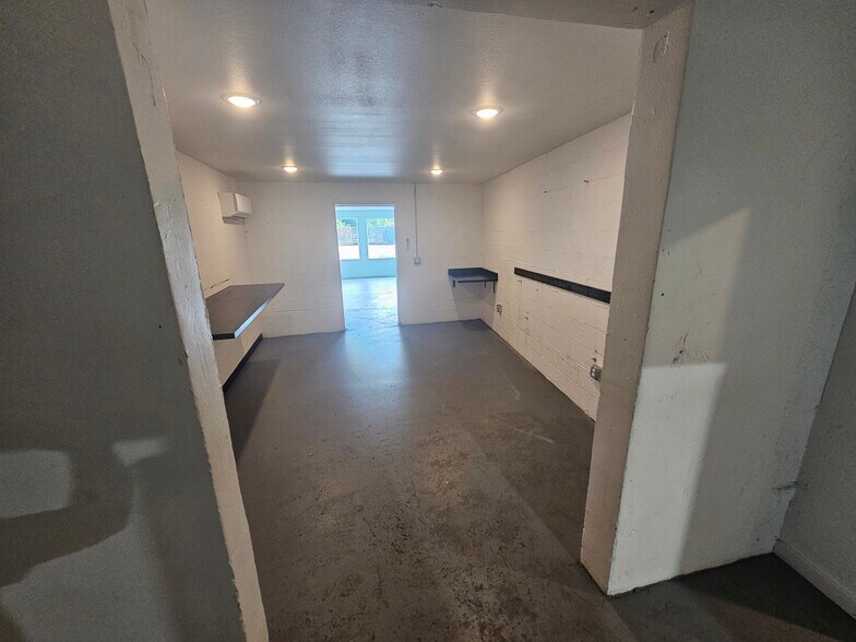 More Photos Of 5833 NE Portland Hwy, Portland Flex For Sale