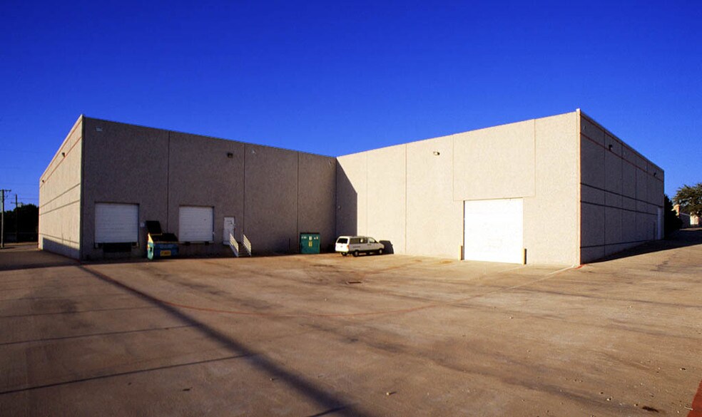 More Photos Of 2251 Chenault Dr, Carrollton Warehouse For Lease