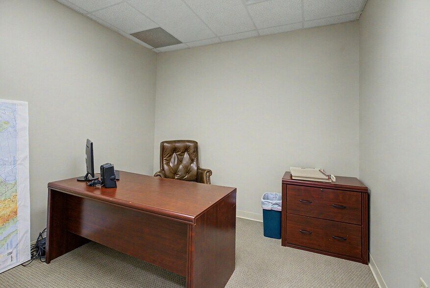 More Photos Of 2737 E Jackson Blvd, Jackson Medical For Lease