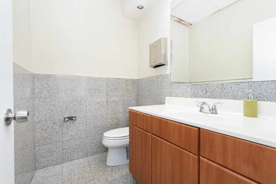 More Photos Of 5241-5249 Touhy Ave, Skokie Storefront Retail Office For Lease