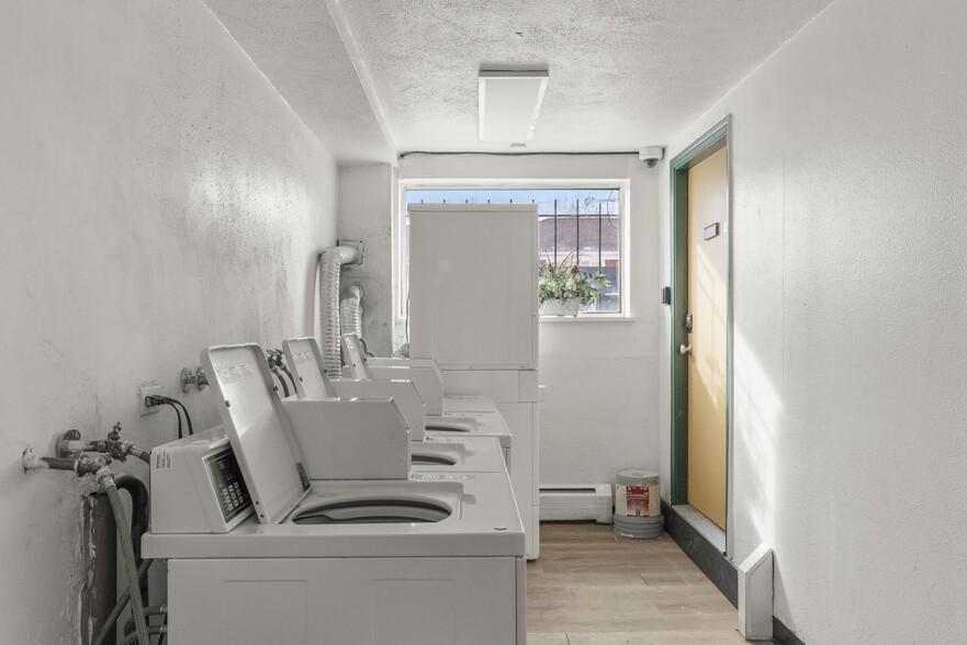 More Photos Of 1995 Del Mar Pky, Aurora Apartments For Sale