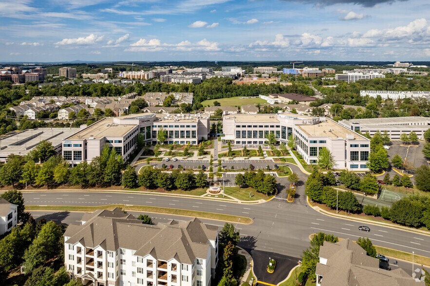More Photos Of 13865 Sunrise Valley Dr, Herndon Office For Lease