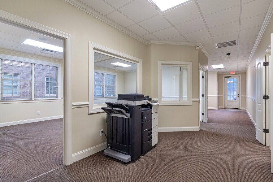 More Photos Of 1905 Woodstock Rd, Roswell Office For Sale