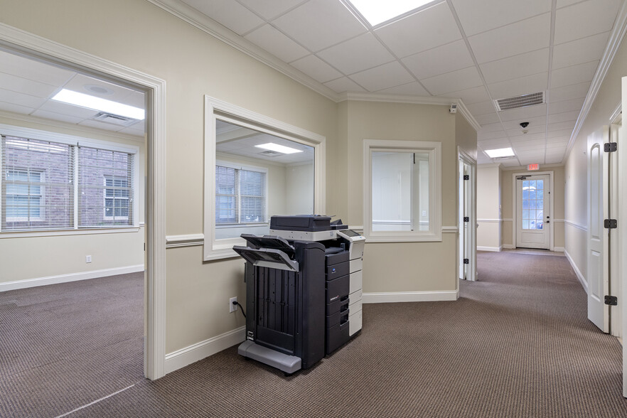 More Photos Of 1905 Woodstock Rd, Roswell Office For Sale
