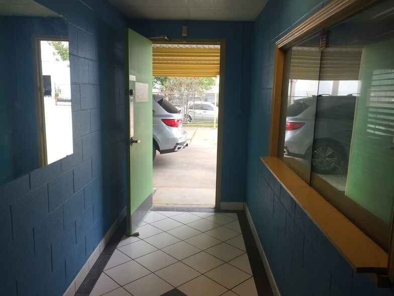 More Photos Of 9227 Alberene Dr, Houston Unknown For Lease