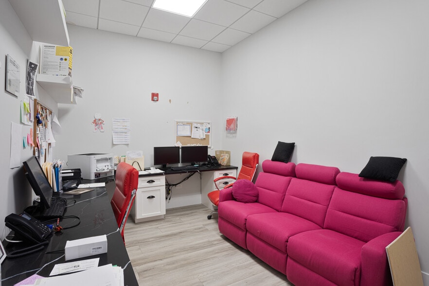 More Photos Of 1800 N Rand Rd, Palatine Freestanding For Sale