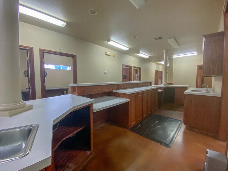 More Photos Of 2400 Palmer Cir, Norman Medical For Lease