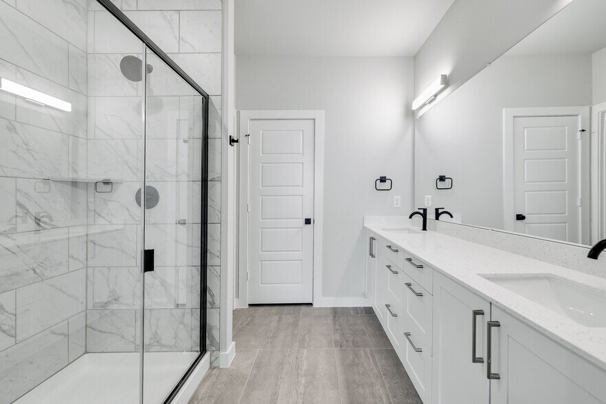 More Photos Of 651-655 Clovis St, Midlothian Apartments For Sale