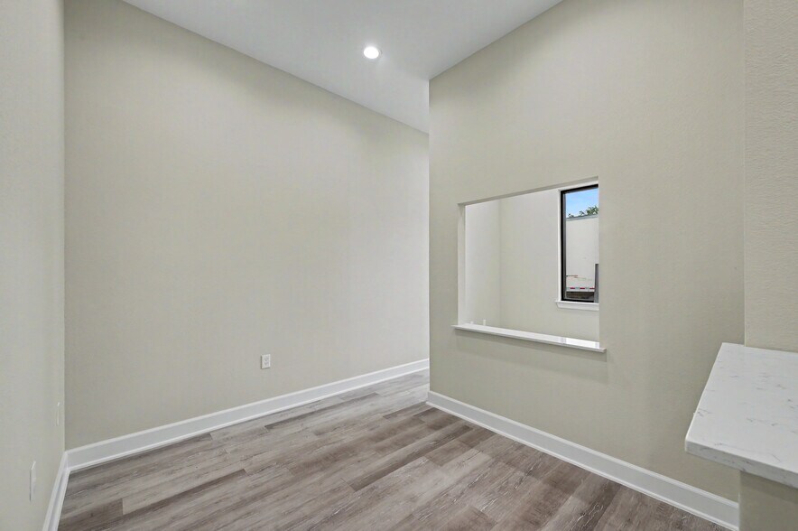 More Photos Of 625 Regal Row, Montgomery Medical For Lease