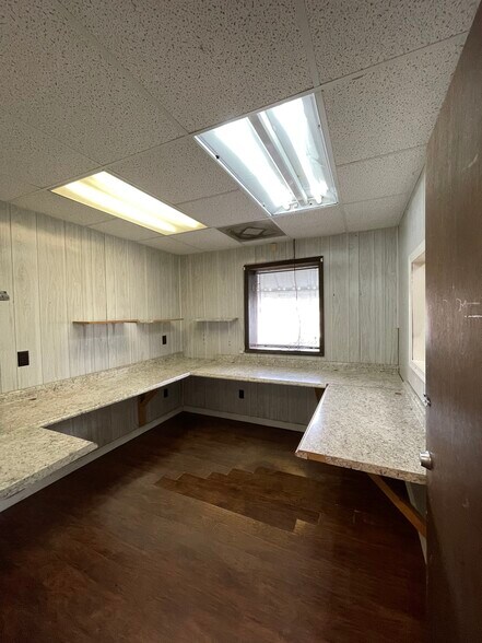 More Photos Of 2160 Thomas Sumter Hwy, Sumter Flex For Lease