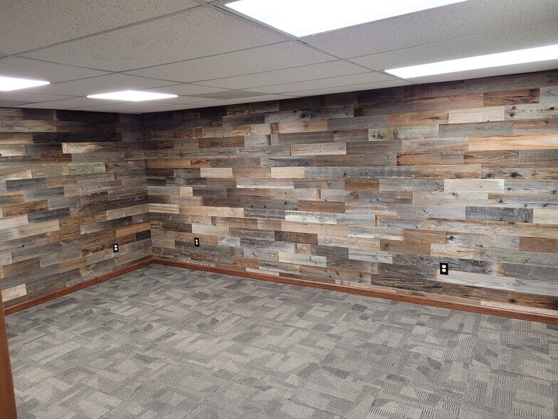 More Photos Of 4015 SW 21st St, Topeka Coworking Space