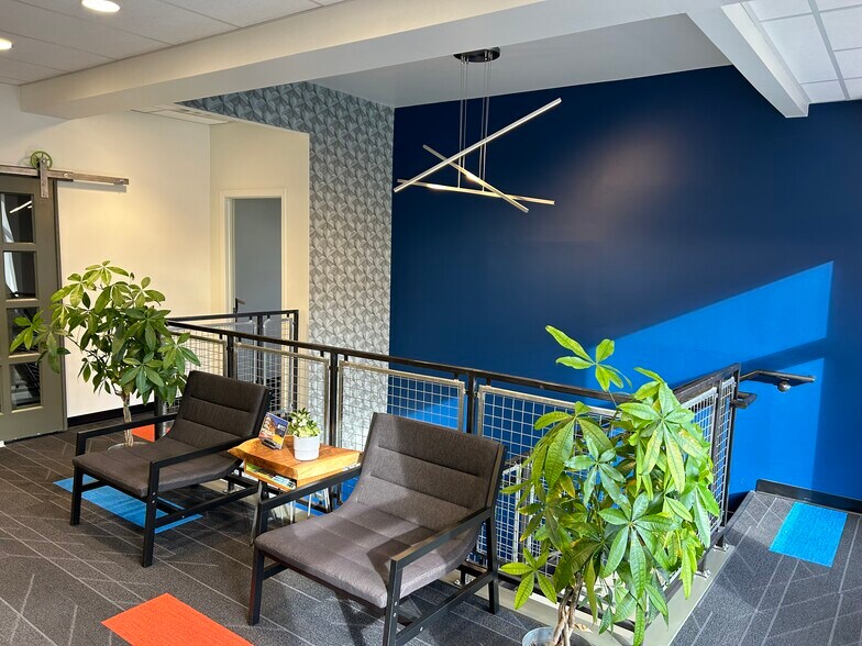 More Photos Of 940 N Meridian St, Indianapolis Bank For Sale