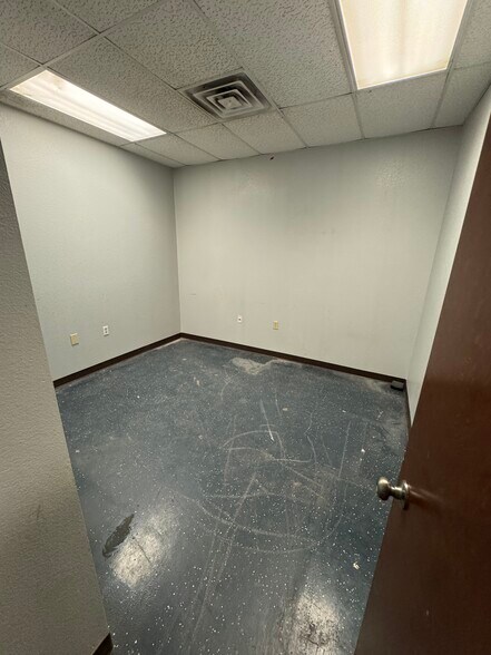 More Photos Of 2804 S County Road 1242, Midland Warehouse For Lease