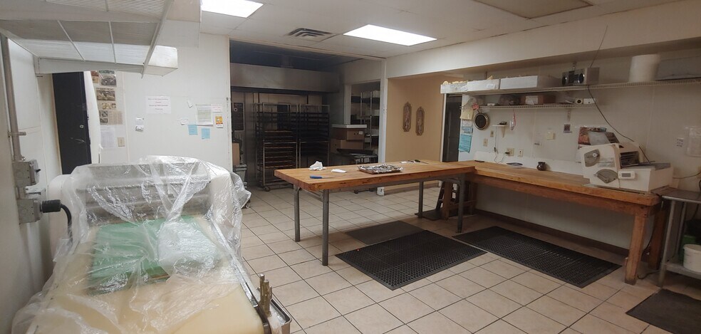 More Photos Of 289 Fairfield Ave, Waterbury Freestanding For Sale