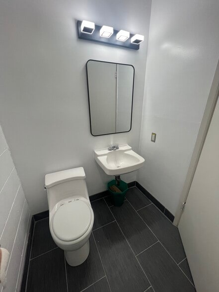 More Photos Of 1823 Marine Ave, Gardena Service For Lease