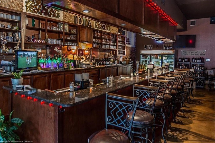 More Photos Of 18 E Main St, Avon Park General Retail For Sale