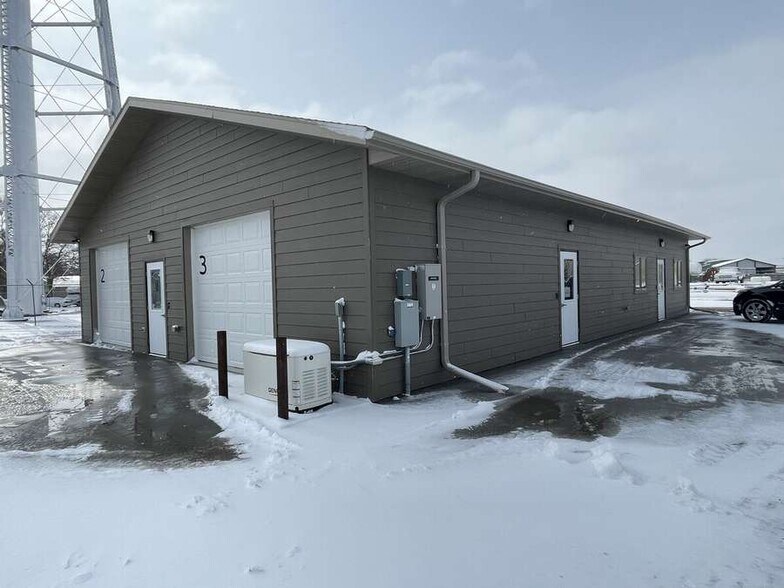 More Photos Of 927 J St, Burwell Flex For Sale