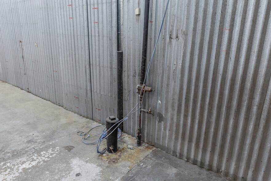 More Photos Of 624 S 7th St, Saint Joseph Industrial For Sale