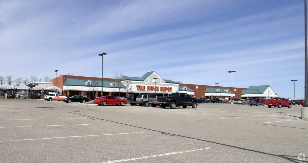 More Photos Of 1590-1614 Anderson Rd, Petoskey General Retail For Lease