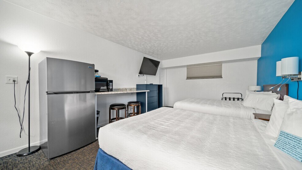 More Photos Of 1010 E Front St, Traverse City Hotel For Sale