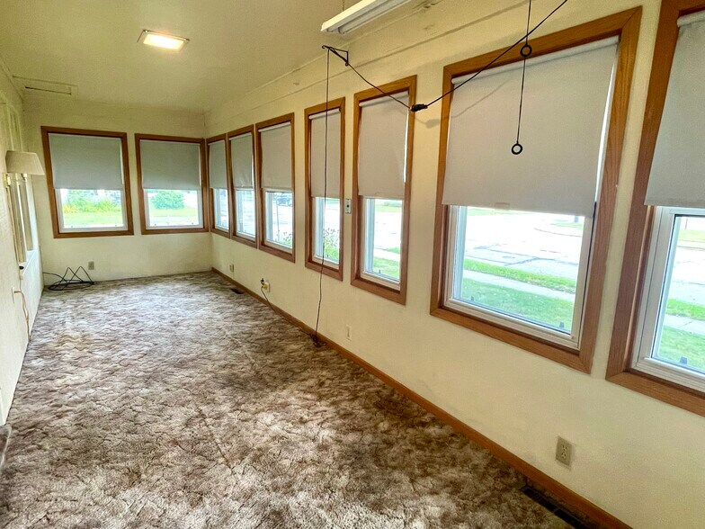 More Photos Of 2003 Broadway St S, Menomonie Storefront Retail Residential For Sale