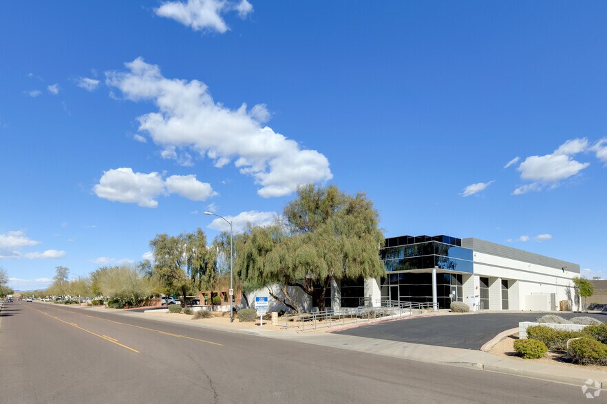 More Photos Of 16025 N 76th St, Scottsdale Warehouse For Lease