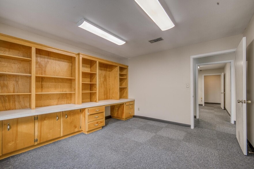 More Photos Of 1014 Creighton Rd, Pensacola Flex For Lease
